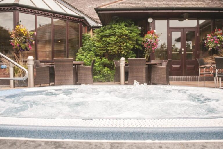 hotel with hot tuh in Peak District 2
