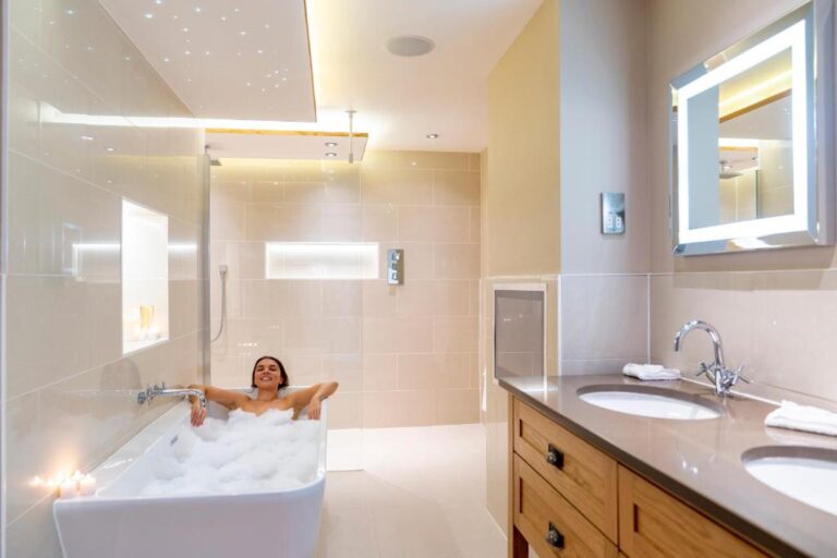 hotels in Peak District with hot tub in room 3