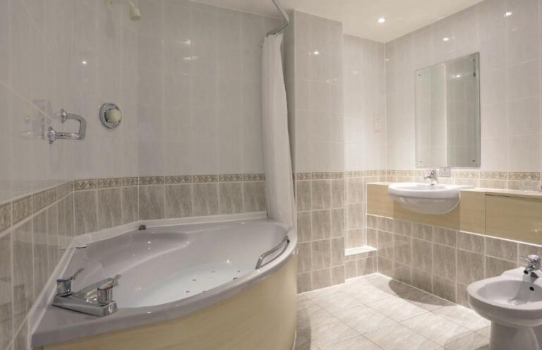 hotels near Blackpool with hot tub 3