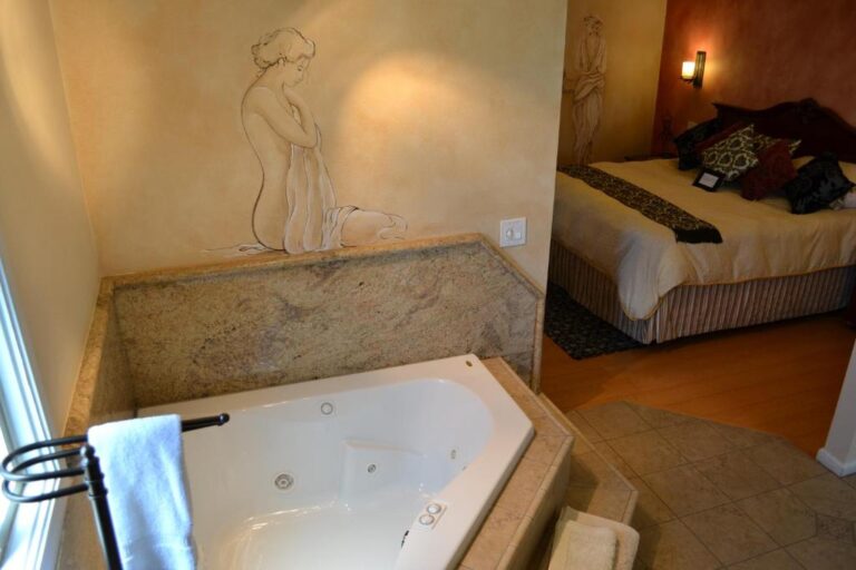 hotels with hot tub in room Sacramento 2
