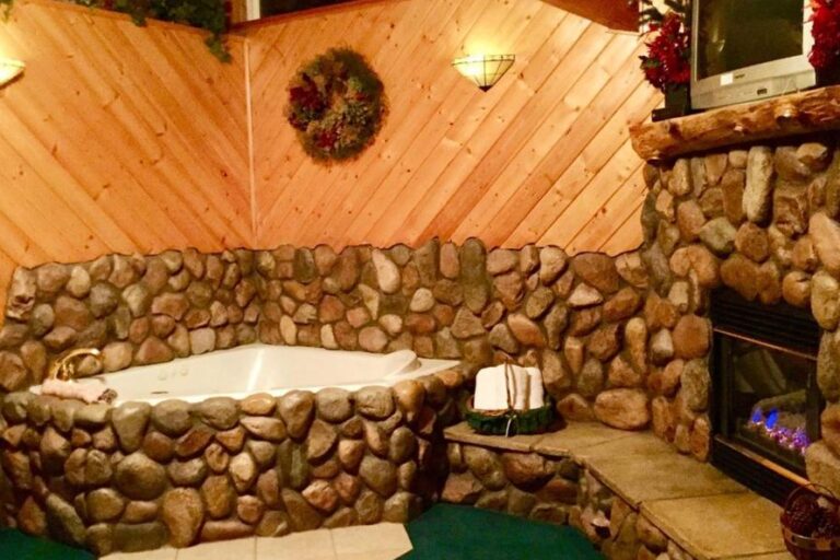 hotels with hot tub in room in Big Bear Lake