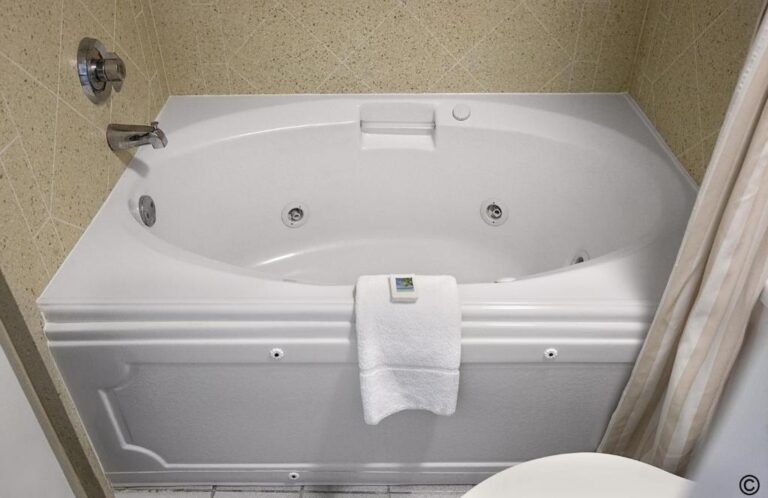 hotels with hot tubs in room in Myrtle Beach 3