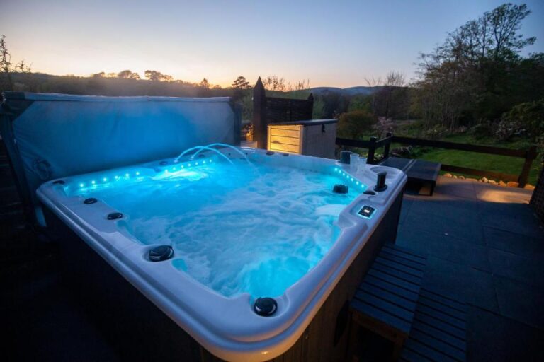 lodges in Lake District with hot tub