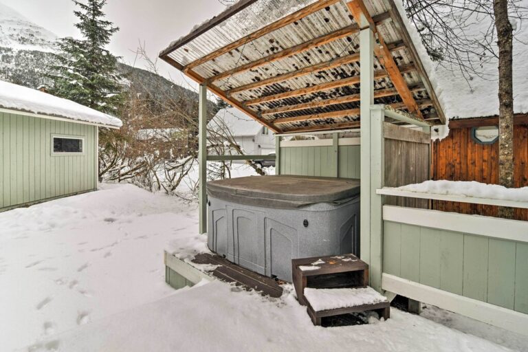 luxury accommodations in Alaska with private hot tub 4