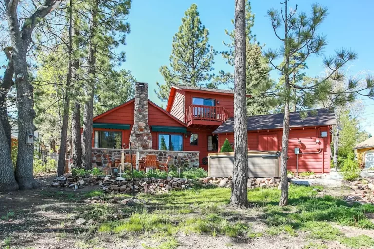 luxury cabins with private hot tub in Big Bear Lake 3