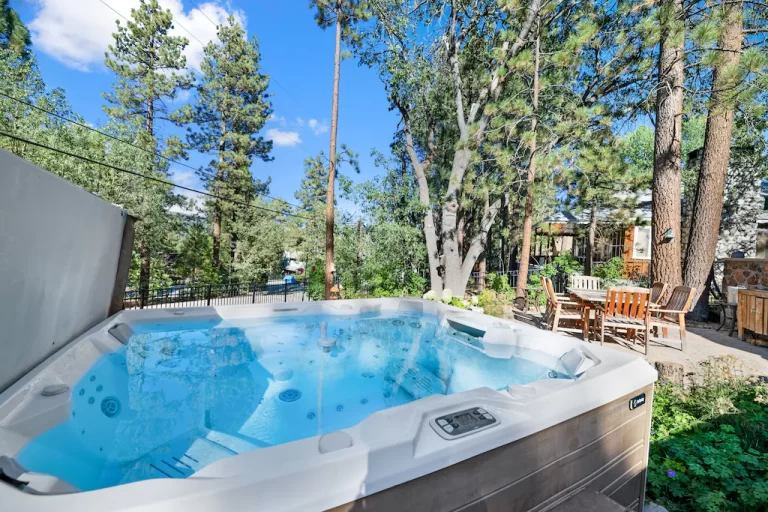 luxury cabins with private hot tub in Big Bear Lake