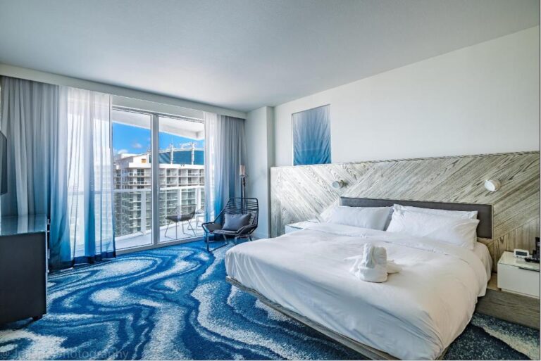 luxury hotels in Fort Lauderdale with hot tub in room 2