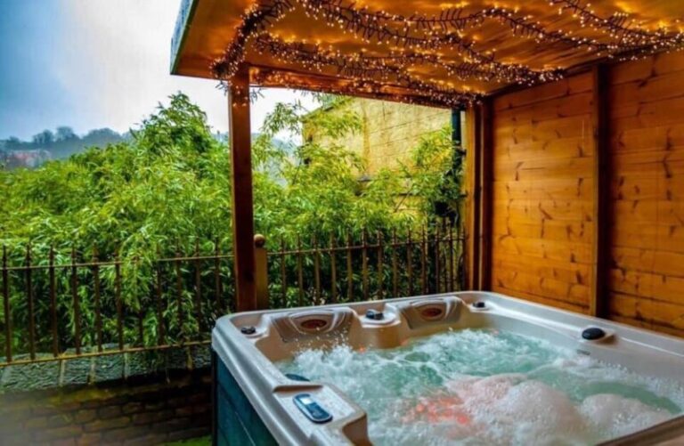 luxury hotels with hot tub in Durham