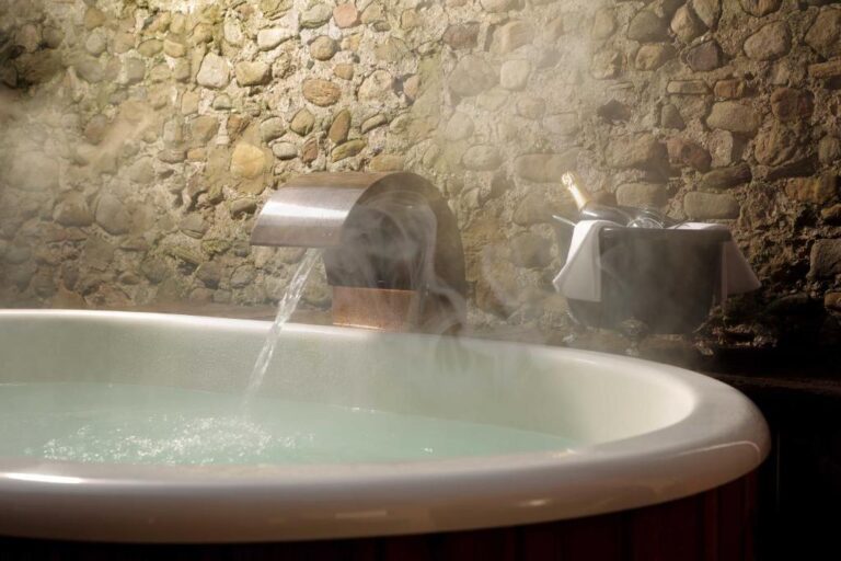 luxury hotels with hot tub in room near Durham 4