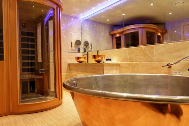luxury hotels with hot tub near Yorkshire 4