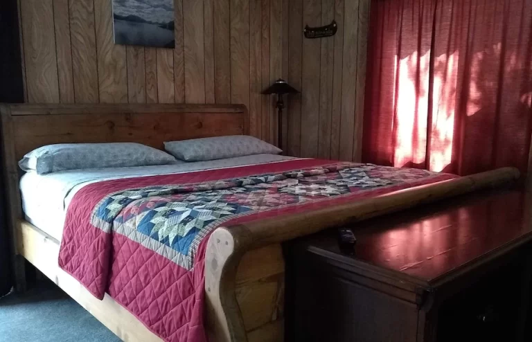 romantic cabin with hot tub in Big Bear Lake 3