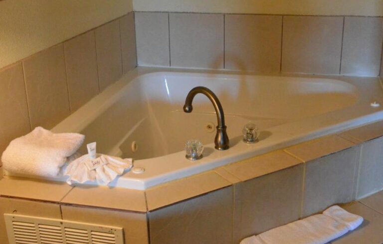 romantic hotels for couples with hot tub in room 3