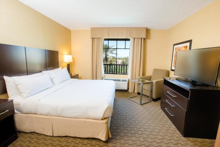 romantic hotels in Mesa with hot tub in room 2