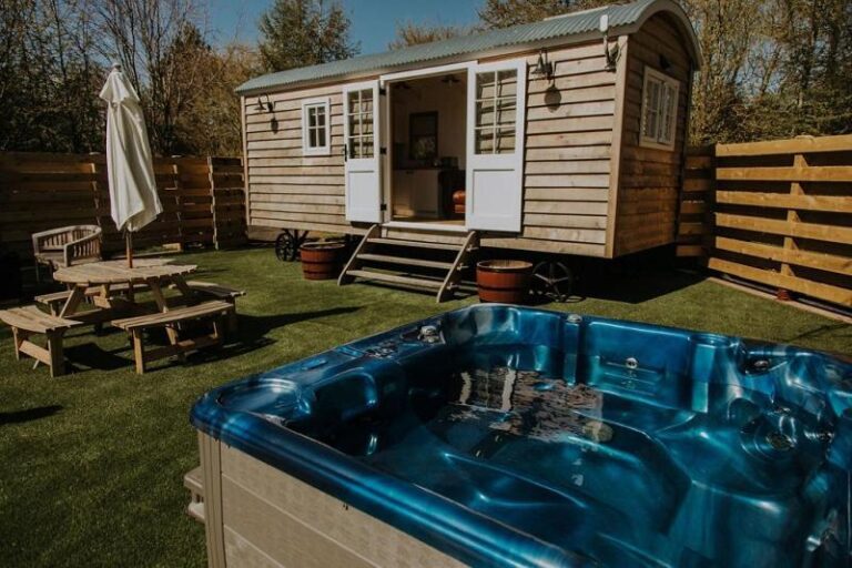 romantic lodges with hot tub in Scotland 2
