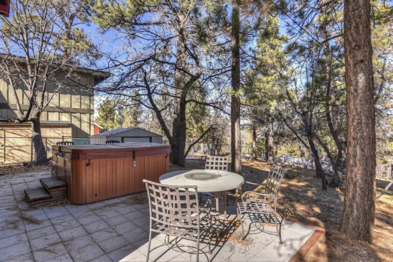 rustic accommodations in Big Bear Lake with private hot tub 4
