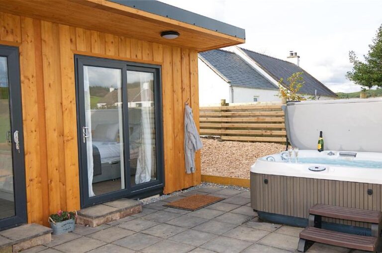self-catering lodges with hot tub in Scotland
