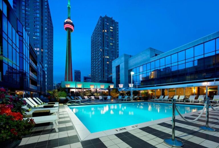 Radisson Blu Toronto rooftop pool