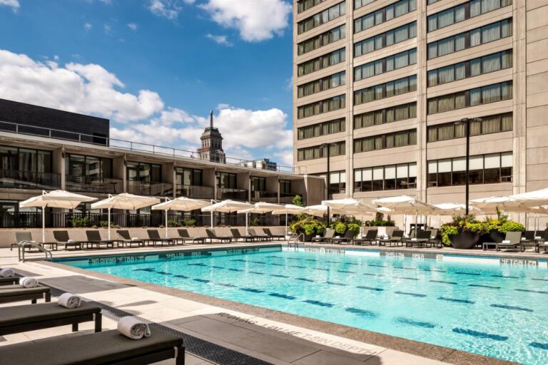 Sheraton Toronto hotel rooftop pool