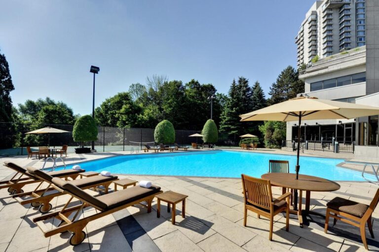 Pan Pacific Toronto outdoor pool