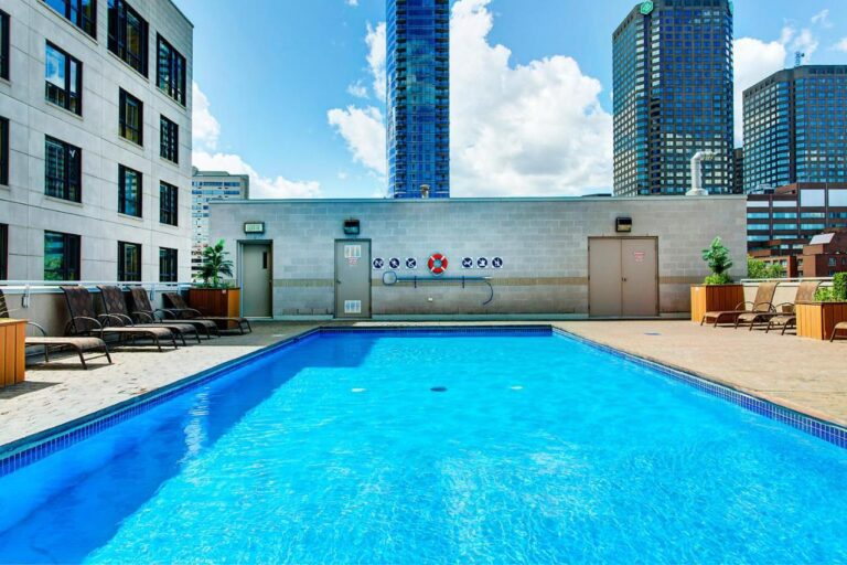 Le Mille Neuf Furnished Apartments montreal rooftop pool
