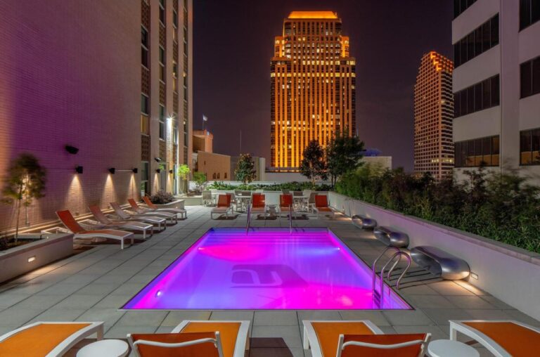aloft new orleans rooftop pool
