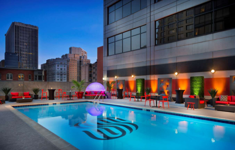 Sonesta Philadelphia rooftop pool