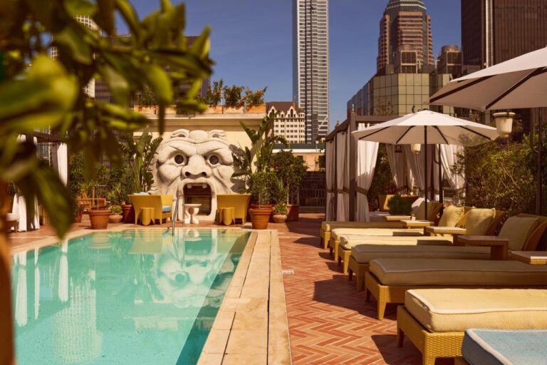 Hotel Per La LA rooftop pool