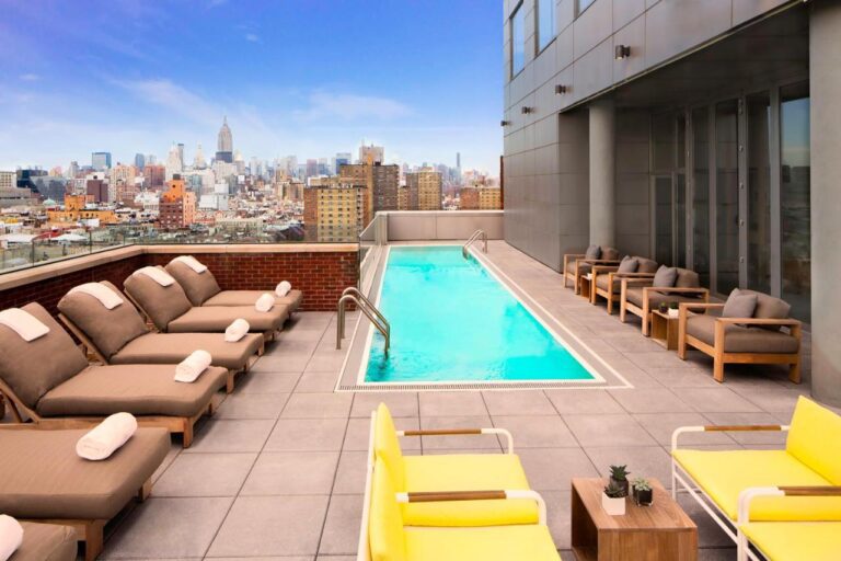 Indigo hotel manhattan new york rooftop pool