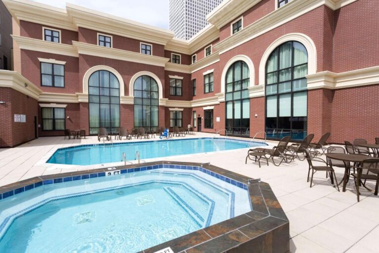 Drury Plaza Hotel New Orleans rooftop pool 2