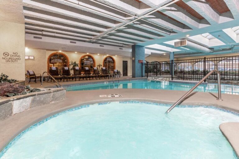 Embassy Suites Kansas City pool 2