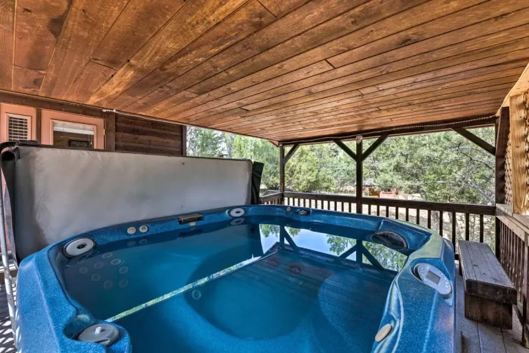 Best Cabins with Hot Tub in Arizona The Evergreen House