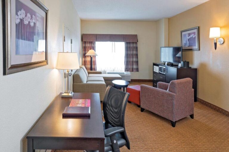 Best Western Hotels & Conference Center near Towson executive king suite with hot tub