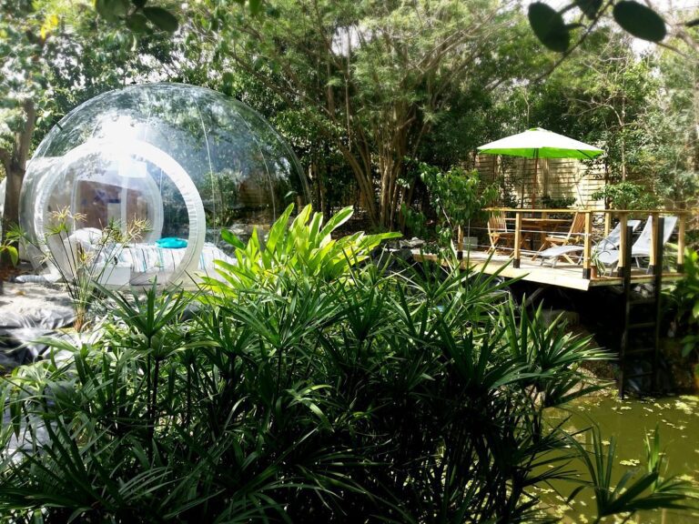 Bubble Hotels in World. Le Domaine Des Bulles