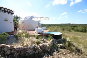 Bubble-hotel-Texas-The-Disco-Ranch1-300x200