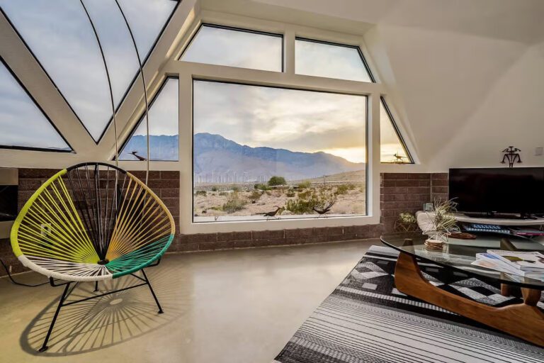 Bubble hotels in California- Dome Retreat in Palm Springs3