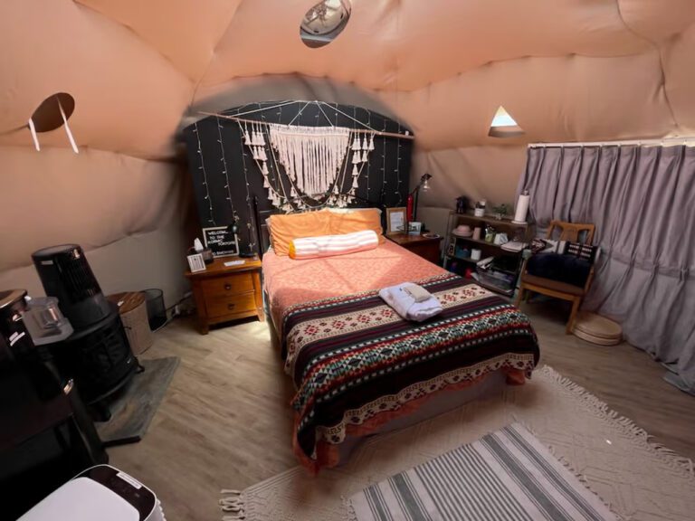 Bubble hotels in California- Geodesic Domes in Twentynine Palms1