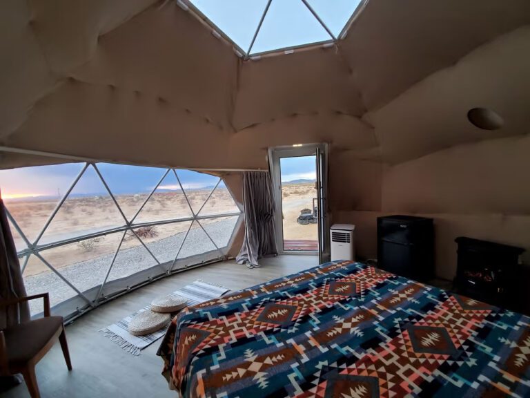 Bubble hotels in California- Geodesic Domes in Twentynine Palms5