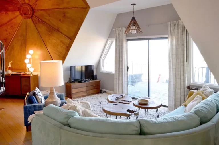 Bubble hotels in California-Joshua Tree Geodesic Dome House2