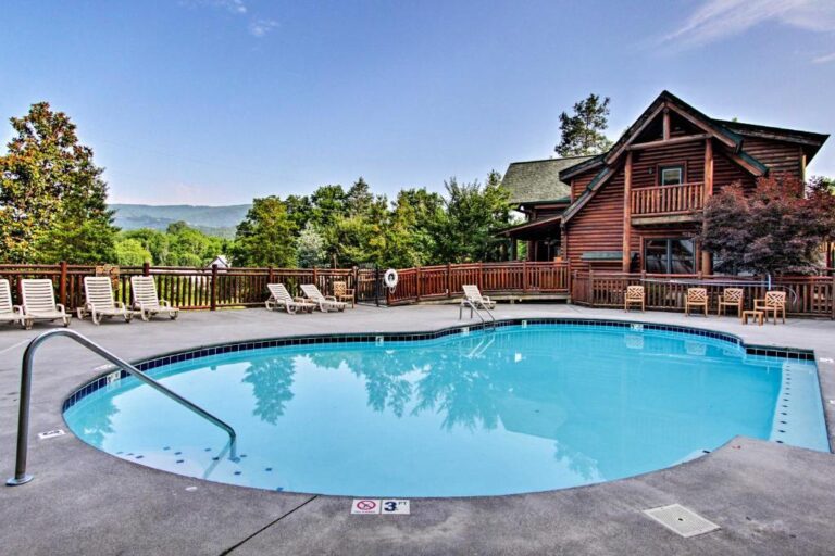 Cabin rentals in Pigeon Forge Spacious Pigeon Forge Resort
