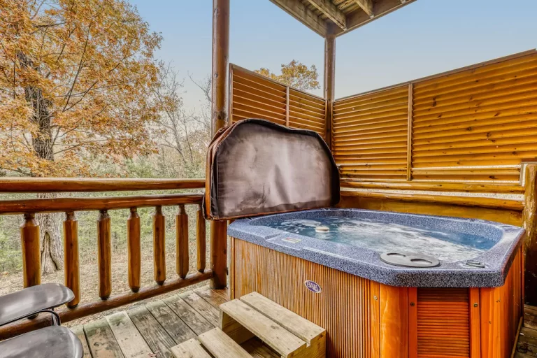 Cabin rentals in Pigeon Forge Woodland cabin1