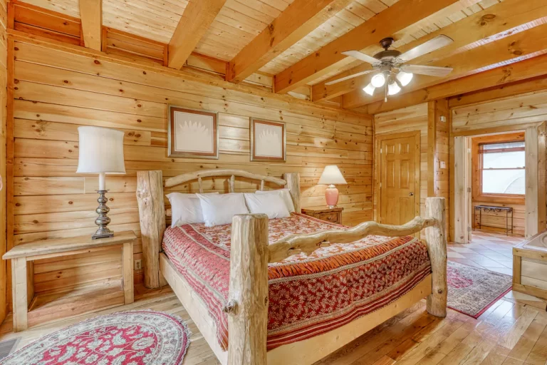 Cabin rentals in Pigeon Forge Woodland cabin3