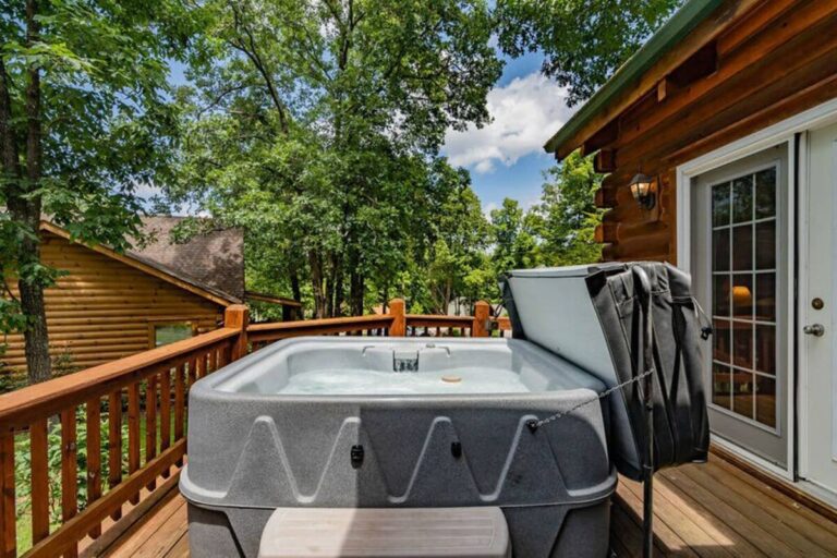 Cabins with Hot Tub in Branson MO Branson Bear3