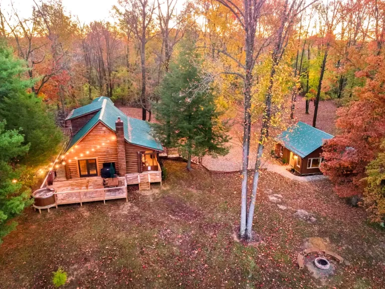 Cabins with Hot Tub in Indiana Peaceful Pines