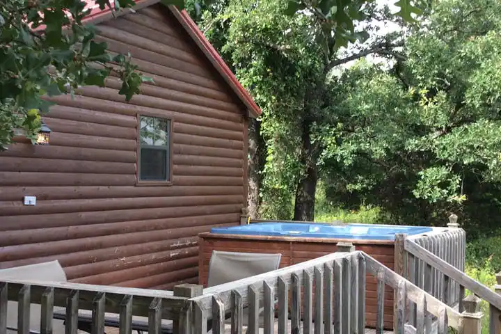 Cabins with Hot Tub in Texas Cabaña Trail Boss3