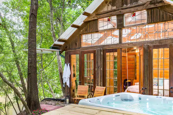 Cabins with Hot Tub in Texas Naturalist Boudoir3