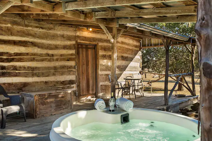 Cabins with Hot Tub in Texas Peach Log Cabin