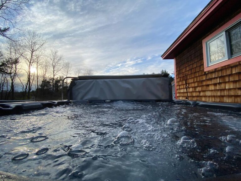 Cabins with hot tub in New Hampshire Adorable Country Cabin 1