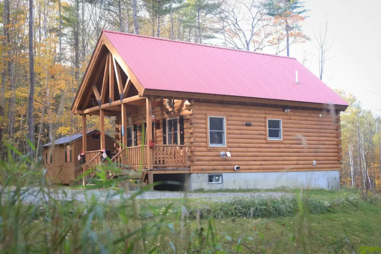 Cabins with hot tub in New Hampshire Black Bear's White Mountain Log Cabin 1