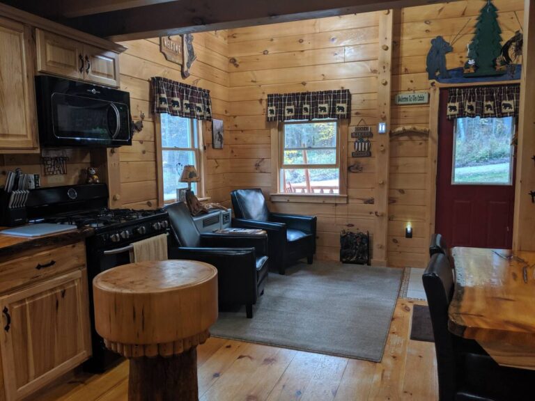 Cabins with hot tub in New Hampshire Black Bear's White Mountain Log Cabin 3