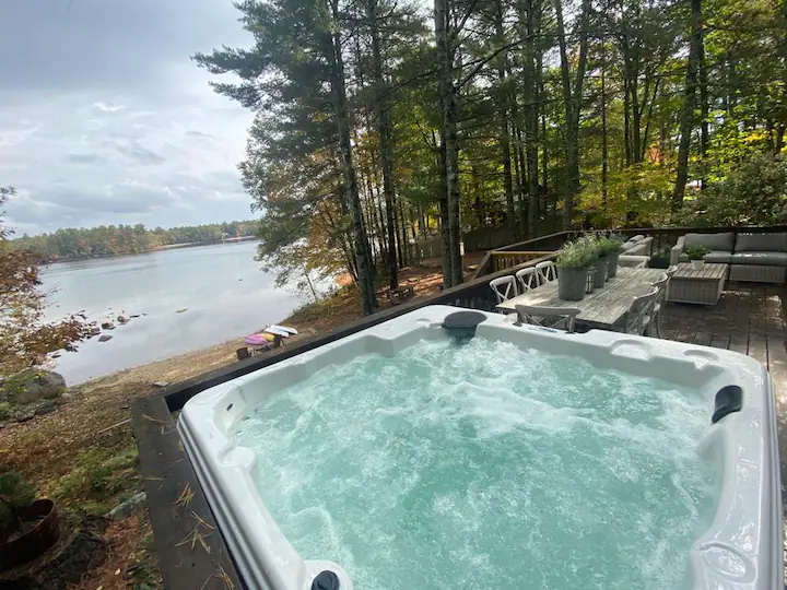 Cabins with hot tub in New Hampshire Lakefront designer cabin2